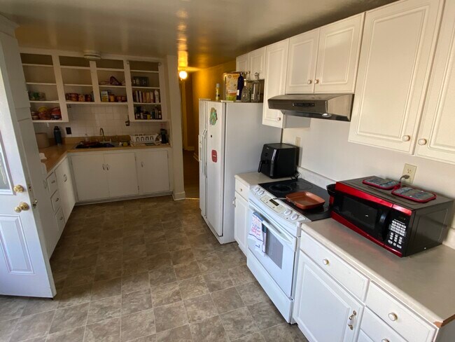 103 Lucas Dr unit A, Blacksburg, VA 24060 - photo 4