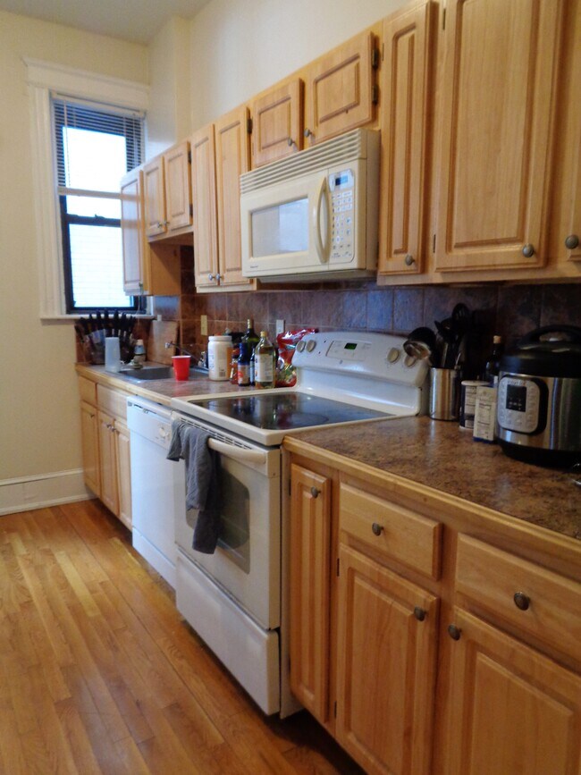 39 Carlton St Unit 3, Brookline, MA 02446