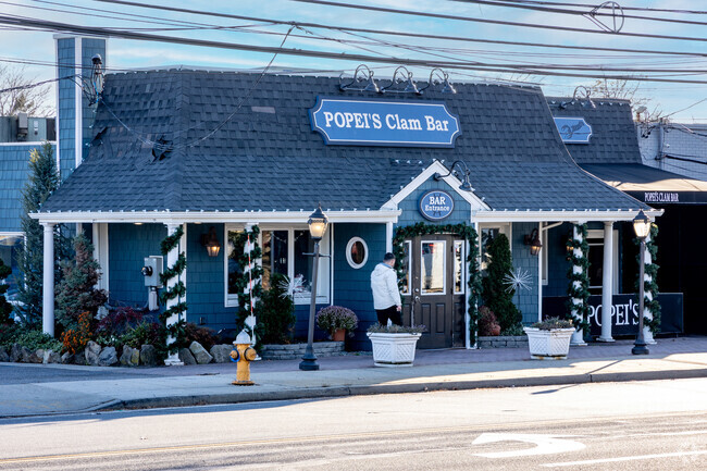 Grab a bite at Popei's Clam Bar in Deer Park.