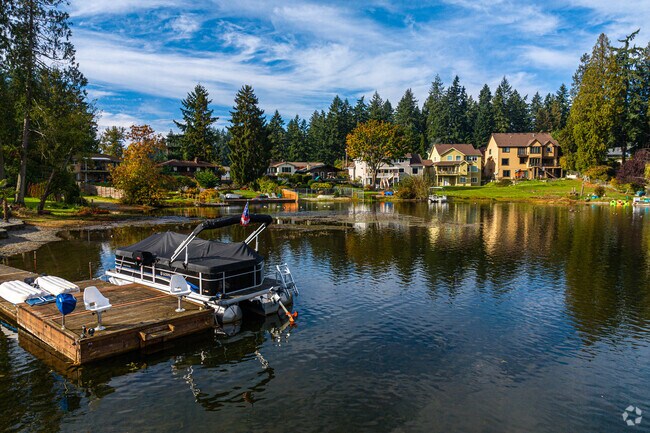 Homeowners on Lake Geneva in Lakeland South enjoy all the benefits of living close to the water.