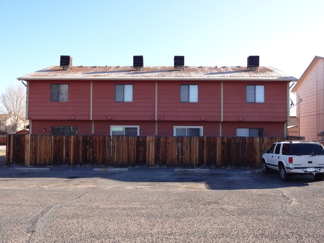 55 Castle Royal Dr, Pueblo, CO 81005 - photo 2