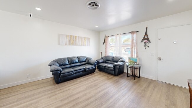 4809 Sunny Brook Ave, Las Vegas, NV 89110 - photo 2