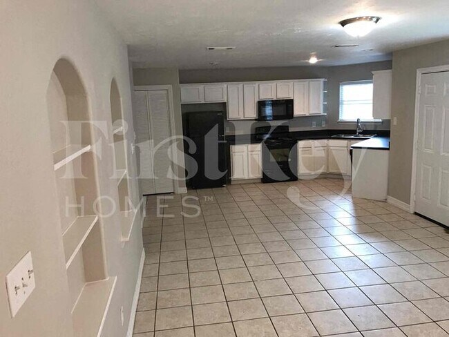 214 N Native Ln, Houston, TX 77022 - photo 6