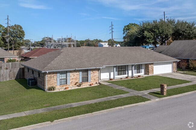 A one-story, Ranch-style home with an attached garage in the Larabee neighborhood.