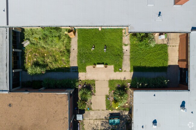 There is a small courtyard between buildings at Kensler Elementary School.