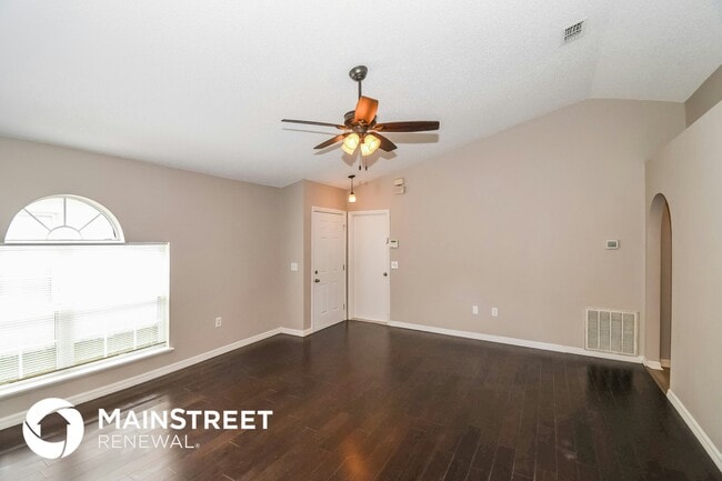 7336 Lawn Tennis Ln, Jacksonville, FL 32277 - photo 4