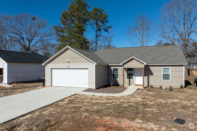 Many families of Warner Robbins can opt for newly constructed homes.