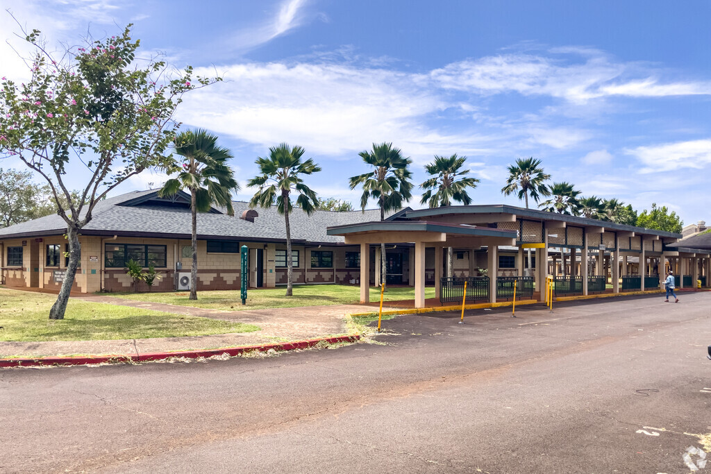 A Kula HS is and independent school located on a 22-acre campus on the North Shore of Kauaʻi.