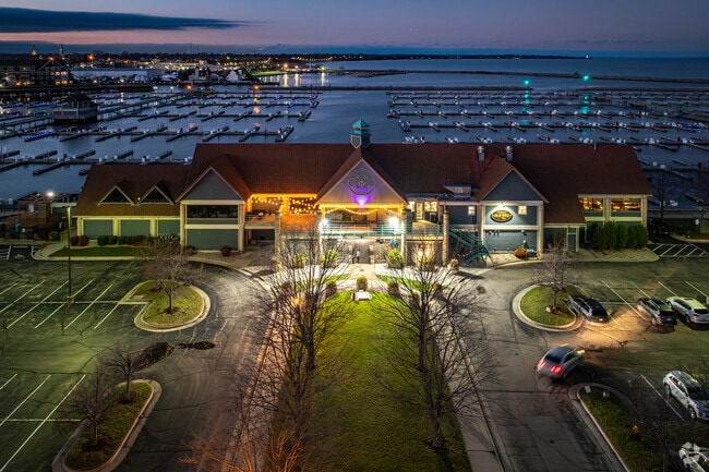 Walk to beautiful downtown Racine restaurants from Uptown-The Junction.