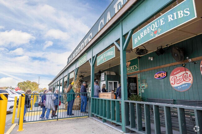 Lambert’s Café serves classic comfort food near Fremont Hills.