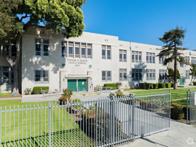 Thomas Alva Edison Middle School in Florence scores a C plus from Niche.