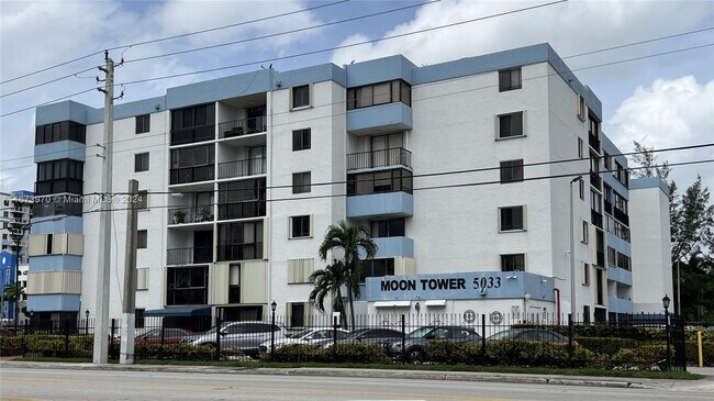 Moon Tower unit 508, Miami, FL 33126 - photo 3