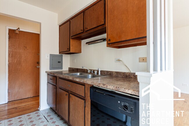 665 W Wrightwood Ave unit 412, Chicago, IL 60614 - photo 6