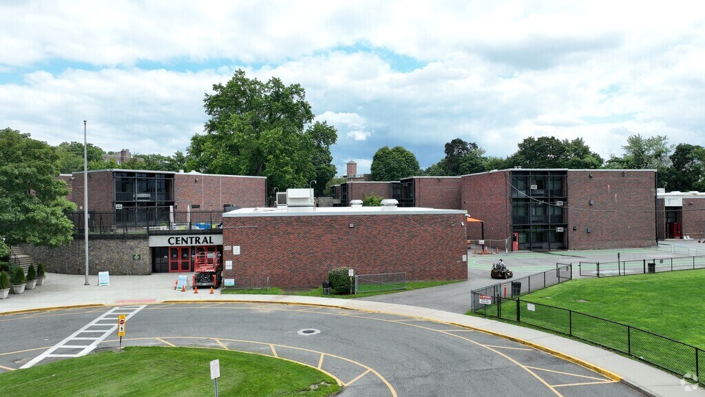 Central School in Larchmont/Mamaroneck welcomes students every year.