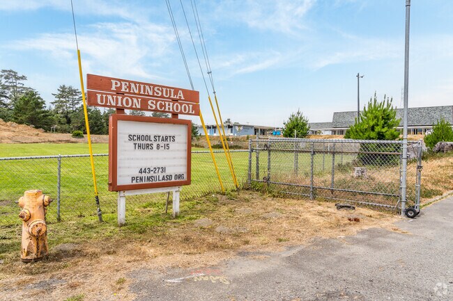 Peninsula Union Elementary School is located in the Samoa neighborhood.