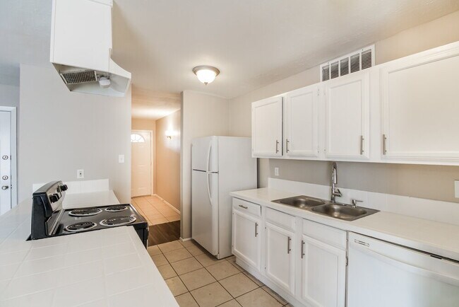 5011 Ridge Manor Dr, Houston, TX 77053 - photo 7