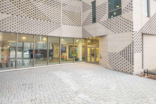 University of Chicago Charter School offers courses in Reading and Math.