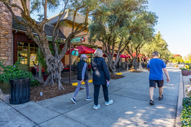 Ridgeview Village is a safe and quiet suburban neighborhood with tons of dining and shopping nearby.