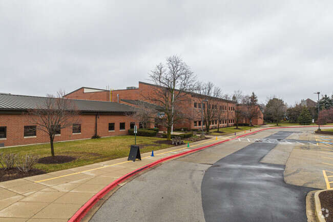 White Eagle Elementary School has a student-teacher ratio of 17 to 1.