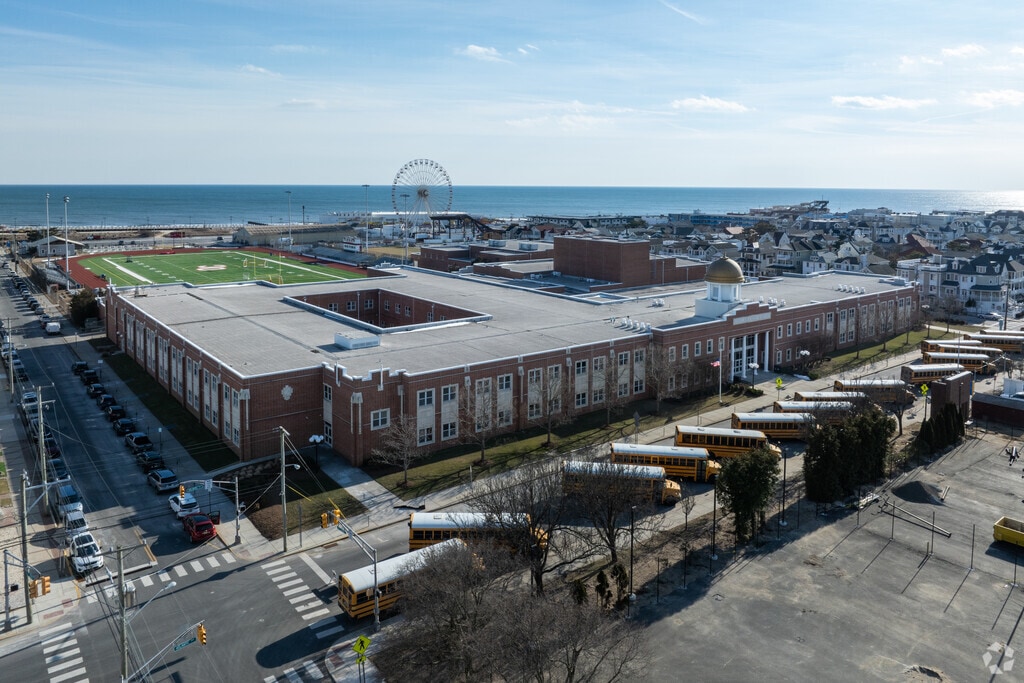 Ocean City High School has a student-teacher ratio of 10-1.