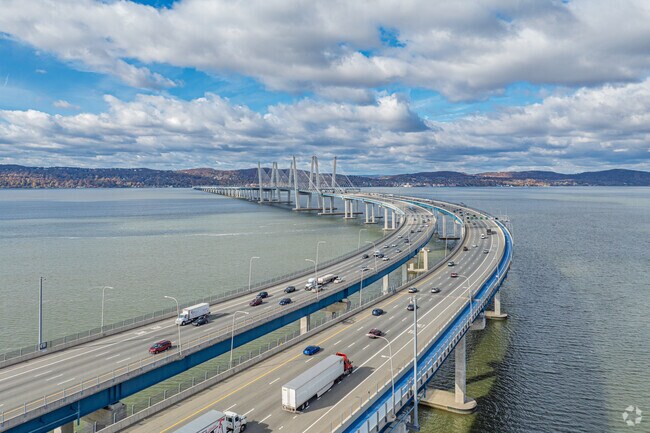 The Mario M. Cuomo Bridge offers stunning Hudson River views and easy access.