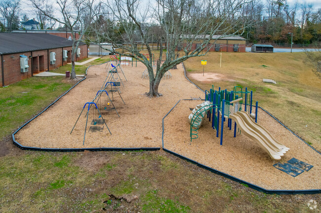 Atkinson Elementary School has a student-teacher ratio of 11 to 1.
