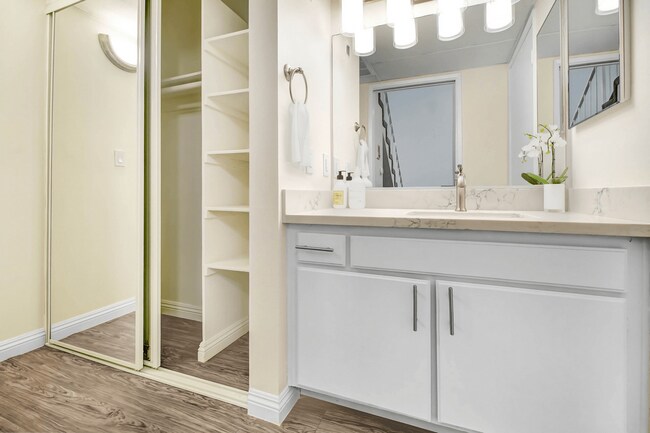 Park Dickens, Van Nuys, CA 91423 - photo 5