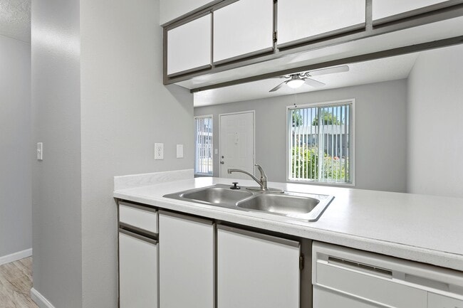 Kensington Terrace - KT-142, Portland, OR 97236 - photo 2