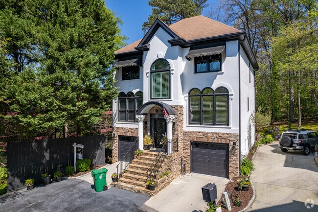 Homes come in many different styles and sizes in North Druid Hills.