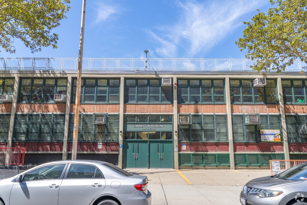 P.S. 132 Garret A. Morgan provides education to the little residents of 
Morrisania