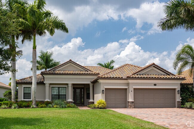 Heritage Bay homes feature multi-car garages and updated designs.