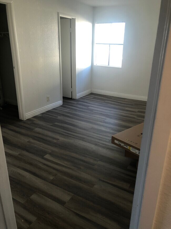 4437 Newsom Cir unit D, Las Vegas, NV 89119 - photo 7