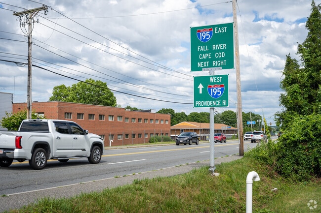 Highway I-195 and Route 136 connect locals in North Swansea, MA efficiently.