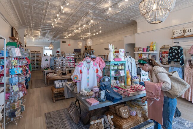 Vintage Charm has trendy and must-have women's fashions for shoppers of Clarendon Hills.