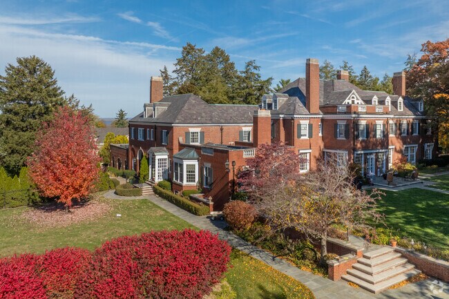 Peoria Heights is home to the largest homes in the Peoria area.