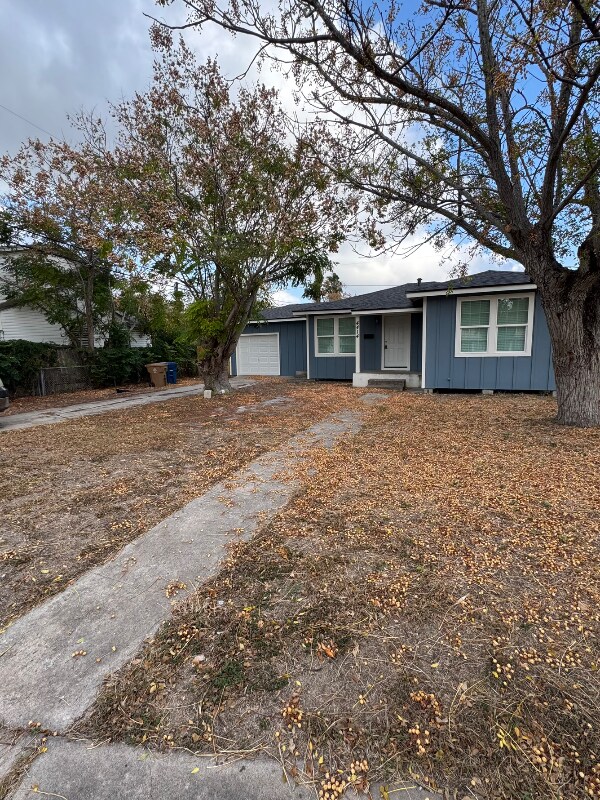 4414 Ramsey St, Corpus Christi, TX 78415 - photo 1