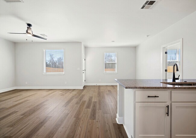 3009 Evyn Blvd unit 37002057, Mustang, OK 73064 - photo 6