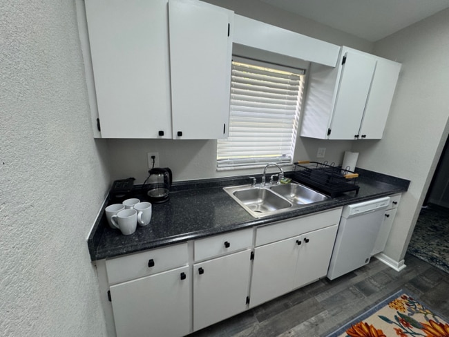 1917 Wolford Rd unit C, Clearwater, FL 33760 - photo 4