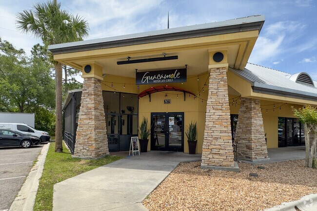 Guacamole Mexican Grill offers Cypress Springs residents delicious Mexican cuisine.