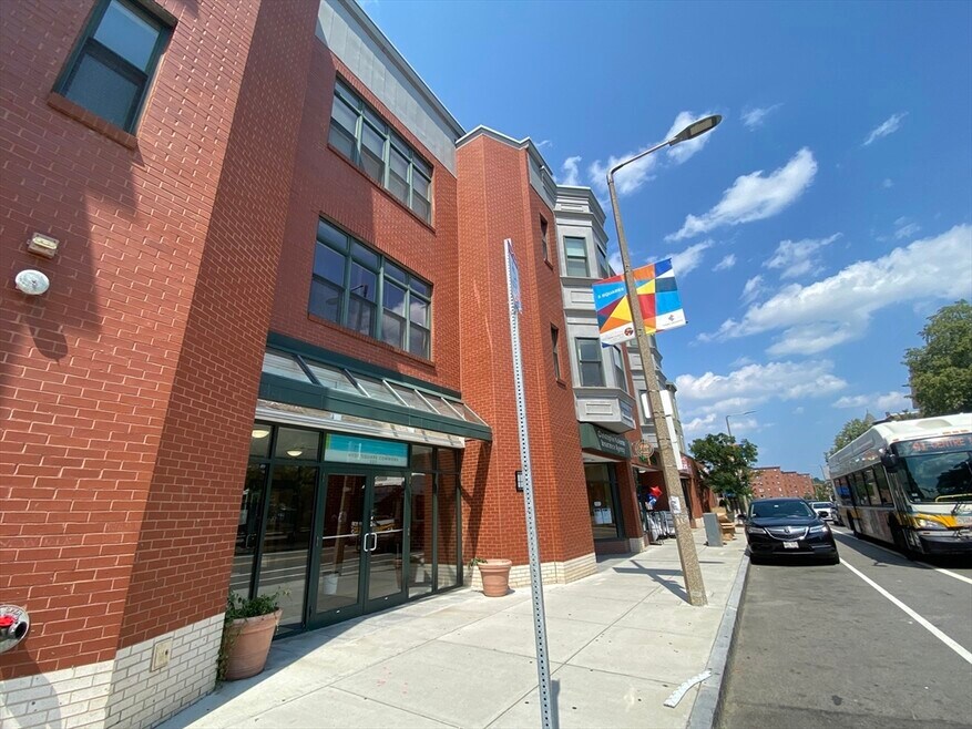 327 Centre St unit 1, Boston, MA 02130 - photo 1