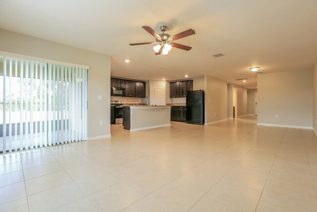 844 Chatham Walk Dr, Ruskin, FL 33570 - photo 3