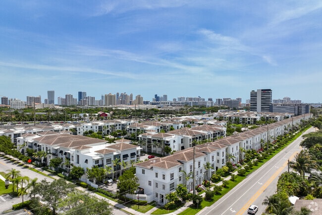Large townhouse communities can be found in Ojus.