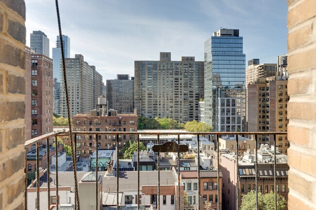 244 W 72nd St unit FL4-ID2206, New York, NY 10023 - photo 5