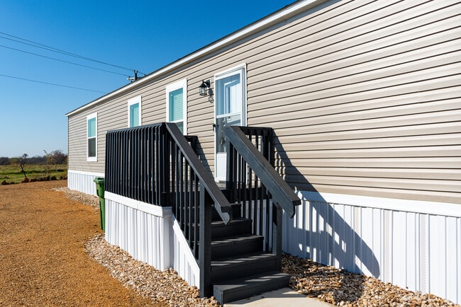 129 Ponderosa Way, Sanger, TX 76266 - photo 2