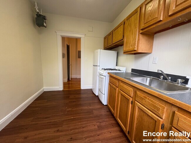 1750 Commonwealth Ave unit 1820-4, Brighton, MA 02135 - photo 5