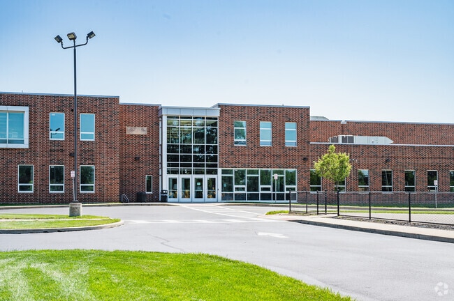 Kids from the Brooklyn area can attend Brooklyn Elementary School.
