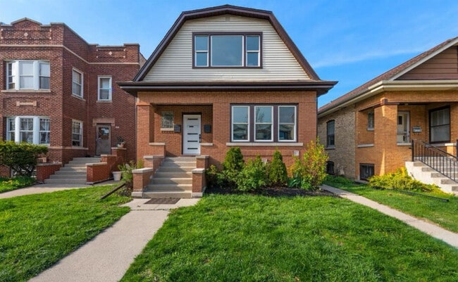 4846 W Roscoe St unit 2, Chicago, IL 60641 - photo 2