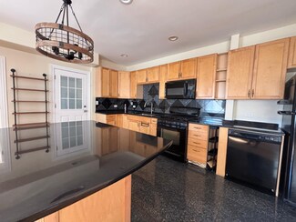 2839 W Nelson St Unit 2, Chicago, IL 60618