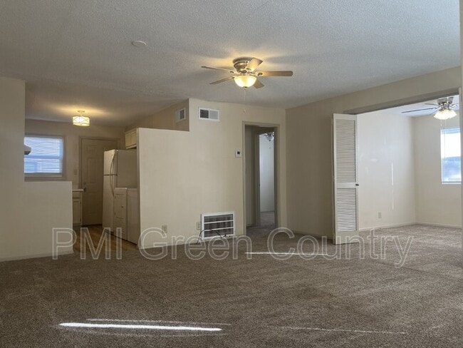1427 E 38th Place unit D, Tulsa, OK 74105 - photo 3