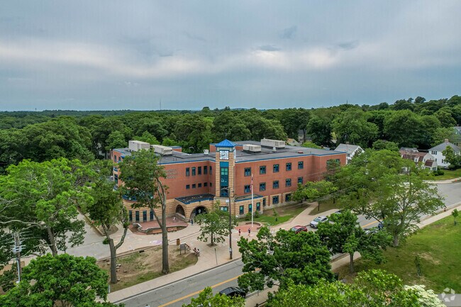 Brackett Elementary School overview in Arlington.